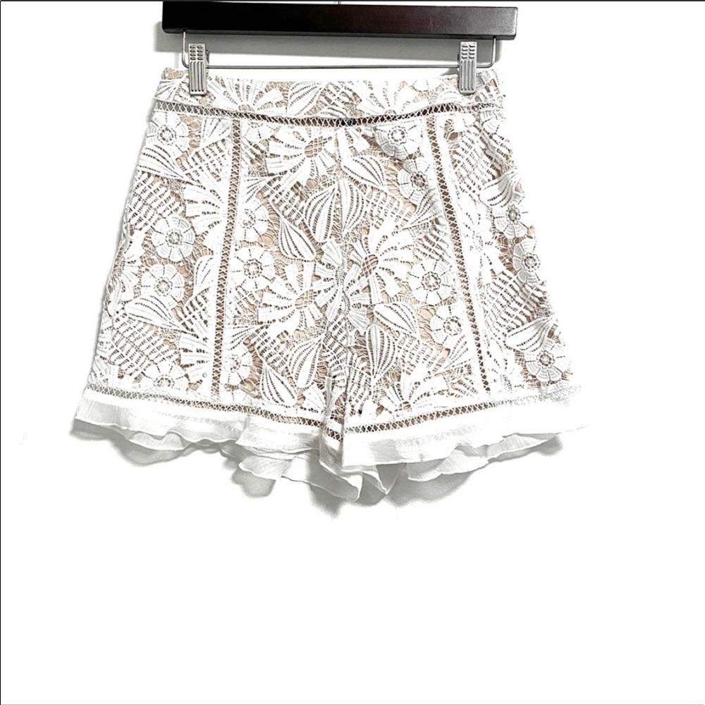 NWOT. TopShop. Hi rise floral laced shorts.